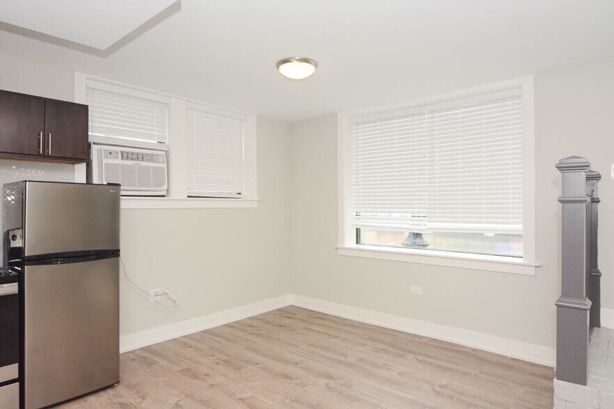 Building Photo - 3545 N Broadway