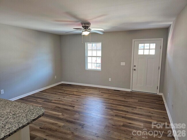 Building Photo - 179 Glen-Gar Dr