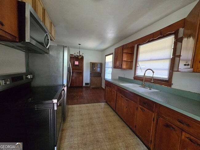 Building Photo - 677 Shellnut Dr