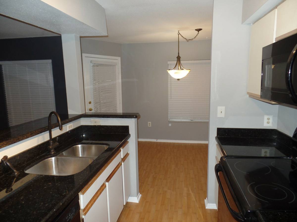 Building Photo - 2851 N Oakland Forest Dr