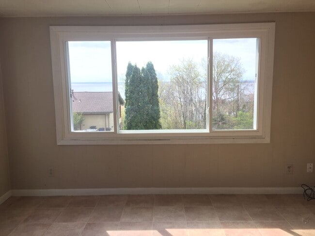 Building Photo - 1217 E 7th St