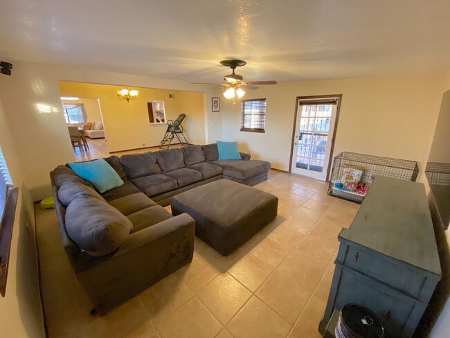 Building Photo - East El Paso 4 bed Refrig A/C!