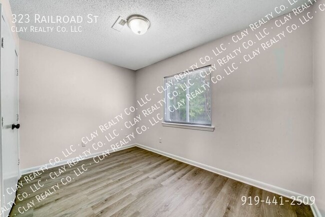 Building Photo - 323 Railroad St
