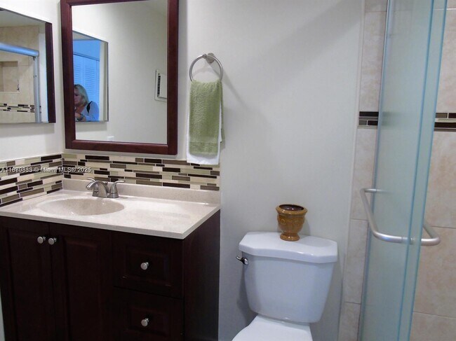 Building Photo - 545 Normandy Ln