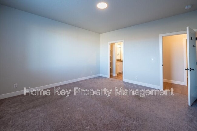 Building Photo - 3915 Razor Dr