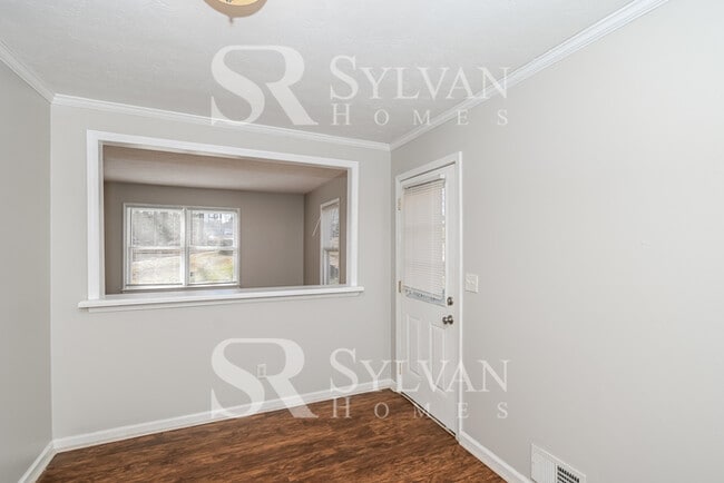 Building Photo - Discover Comfort and Convenience