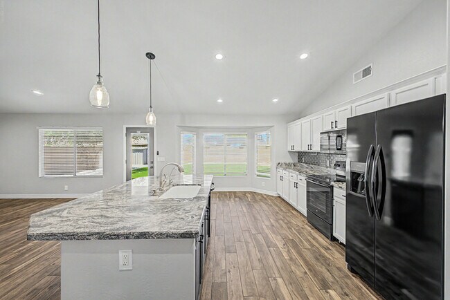 Building Photo - 2866 E Toledo Ct