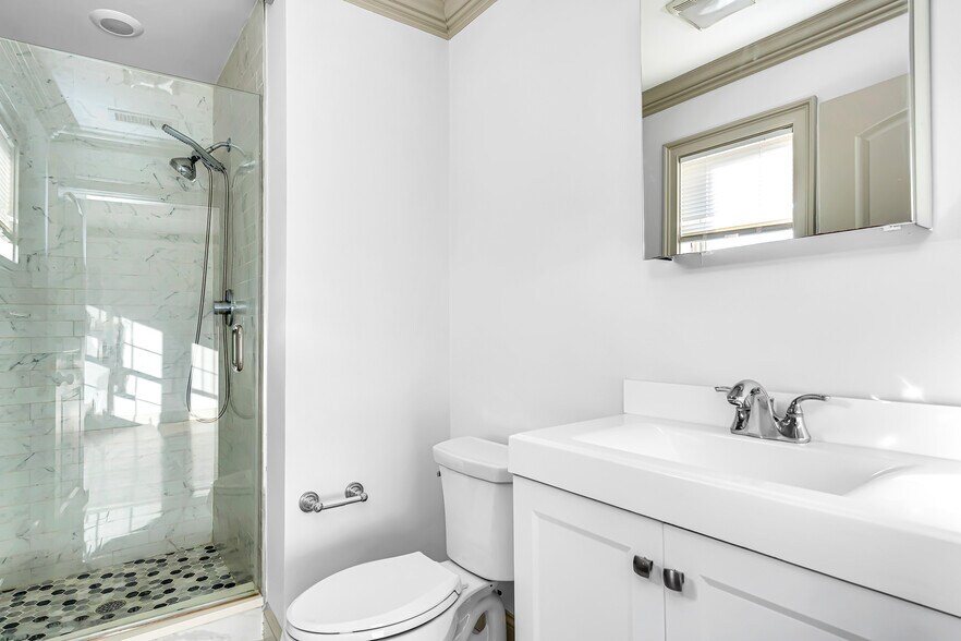 Building Photo - 2601 Washington St