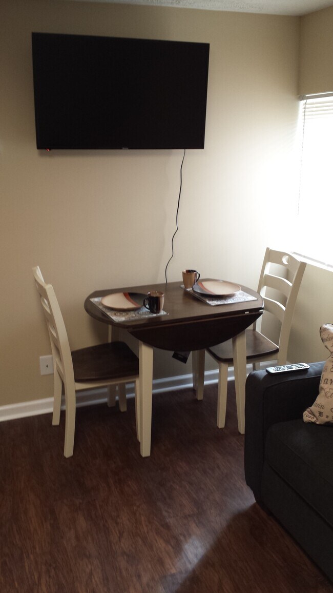 Building Photo - 504 24th St