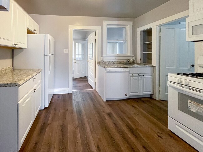 Building Photo - Beautiful historic 3BR/2BA Home