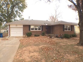 Building Photo - 1402 E Scott Ave