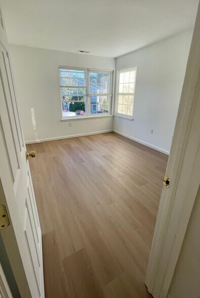 Bedroom - 95 Driftwood Ct