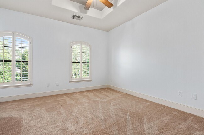 Building Photo - 4523 Maple St