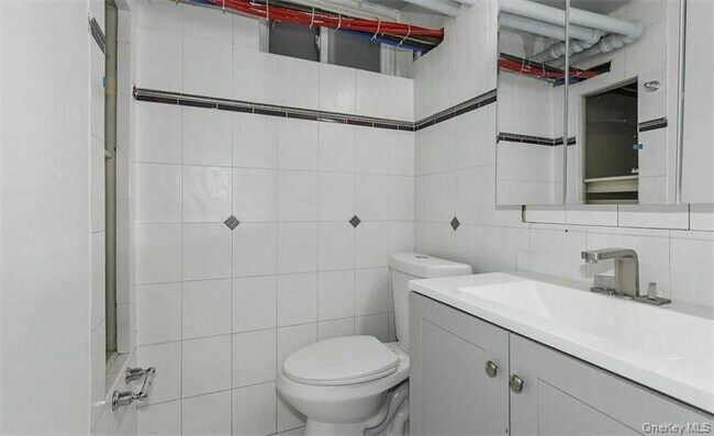 Building Photo - 11 Floyd Pl