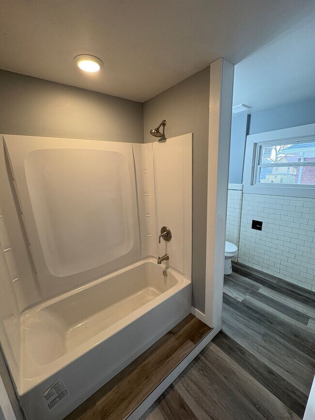 Building Photo - 185 S Balch St