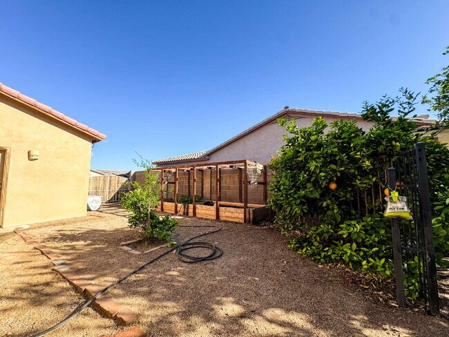 Building Photo - "Charming 3-Bedroom with 2 Full Bathroom  Pool Home in The Terraces!"