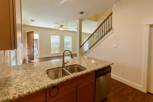 Building Photo - 611 Franklin Blvd