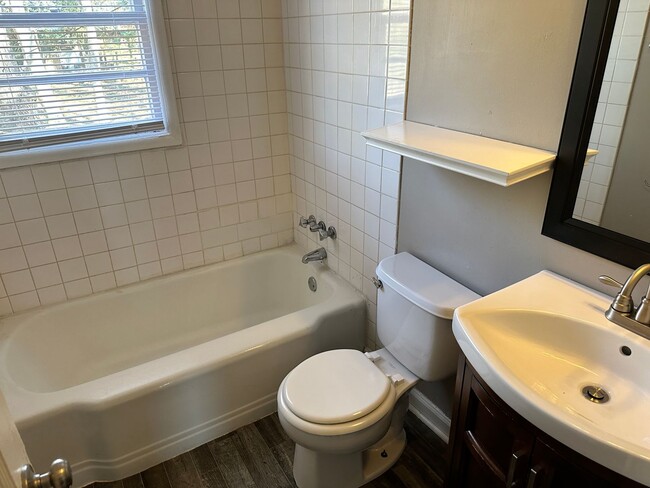 Building Photo - Adorable Home Near NoDa & Plaza Midwood!