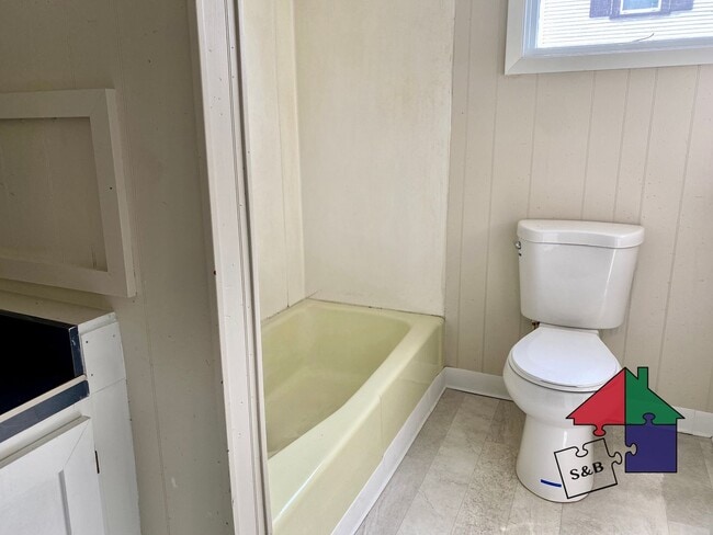 Building Photo - 63 Brook St