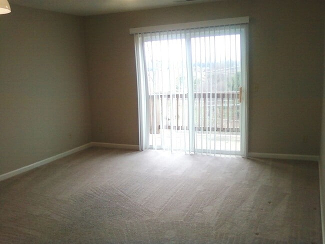 Building Photo - 1131 Robin Hood Ct