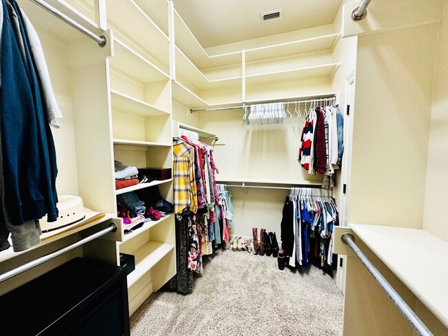 Building Photo - 459 Long Acre Dr