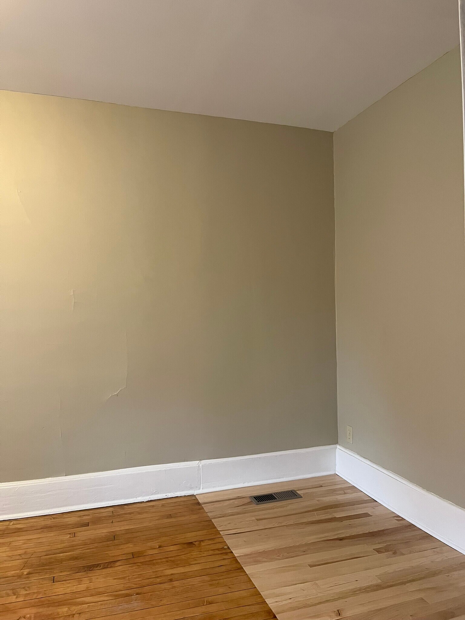 Building Photo - 333 E Lincoln Ave