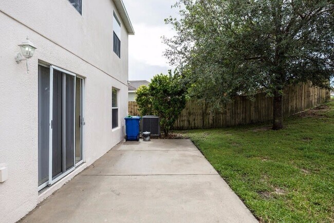 Building Photo - 2712 Whispering Trails Dr