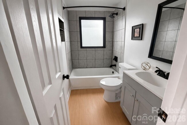 Building Photo - 316 Skyland Ave