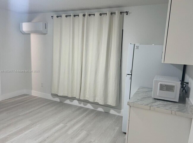 Building Photo - 5004 SW 140th Ct