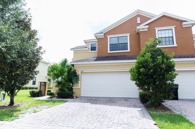 Building Photo - Beautiful spacious 4 bedroom, 2.5 bathroom townhome!