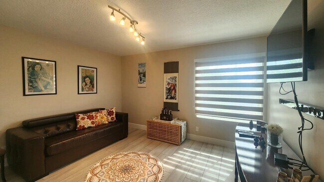 Building Photo - 1851 Corsica Dr