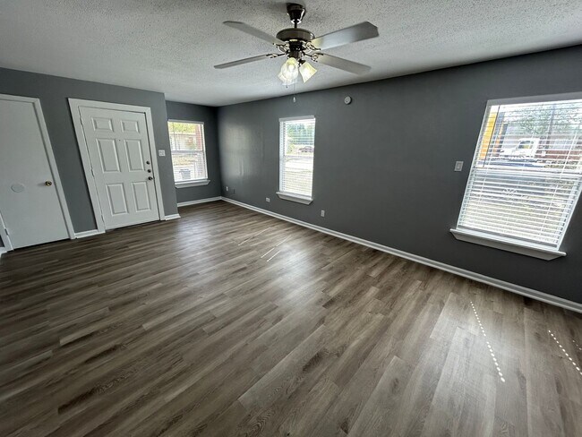Building Photo - 2319 Observation Dr