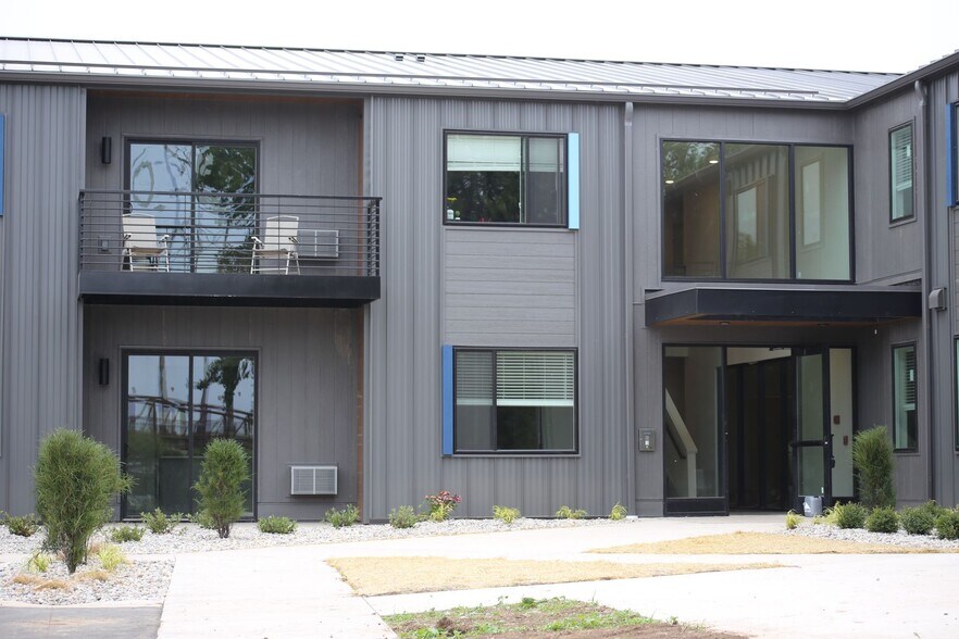 Primary Photo - Boatworks Flats