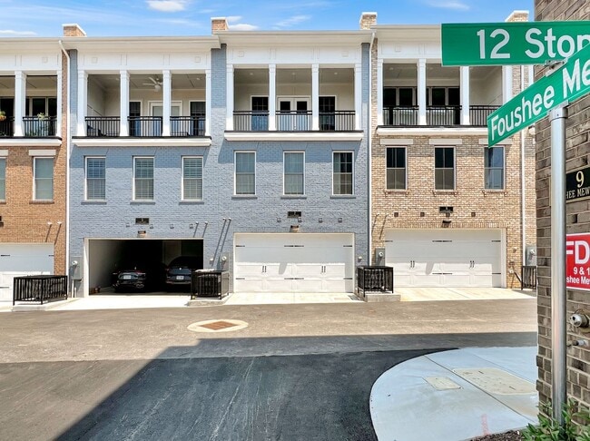 Building Photo - Stunning Luxury Townhome with Elevator in ...