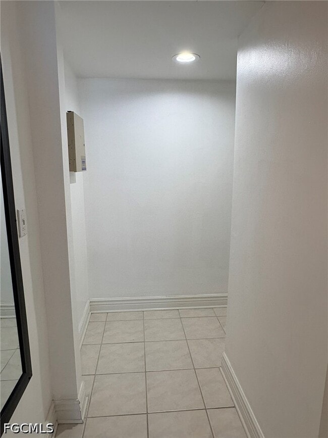 Building Photo - 3636 Pine Oak Cir