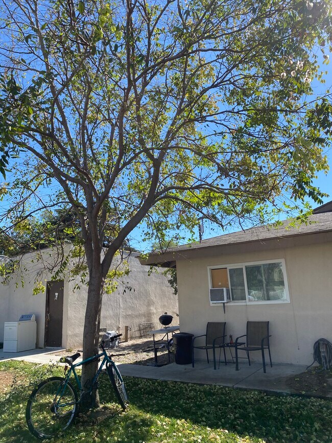 Building Photo - 1028 Oxford Dr