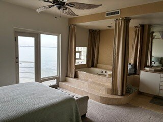 Building Photo - 4950 Bayshore Blvd