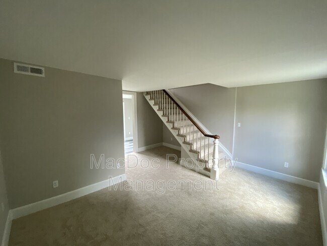 Building Photo - 210 Milford St