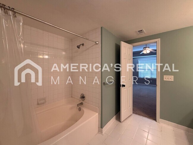 Building Photo - 3505 Savannah Park Ln
