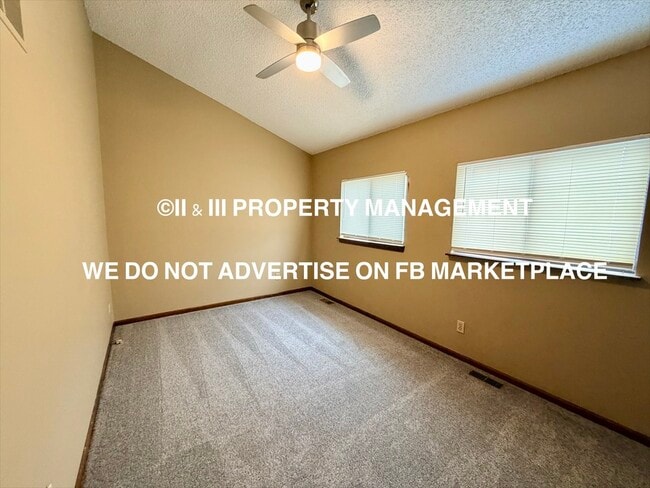 Building Photo - 1424 E Mart-Way Cir