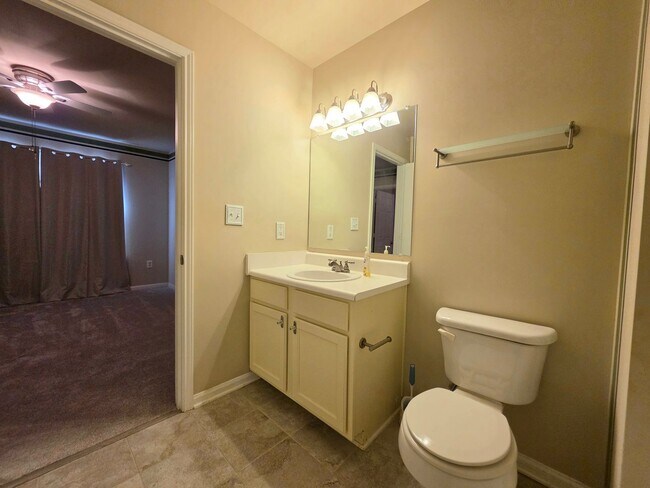 Building Photo - Gulf Shores town home with garage