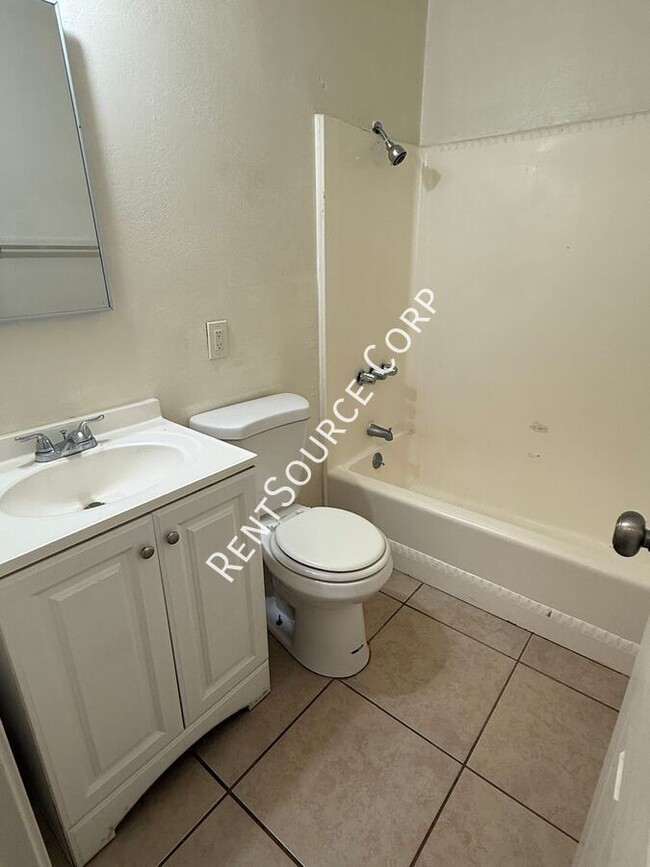 Building Photo - 2028 Yosemite Ct