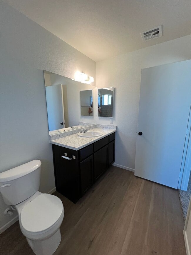 Building Photo - NEWER 3 BEDROOM HOME!