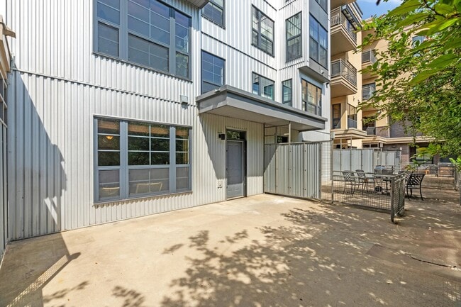 Building Photo - 820 Emerald St SE