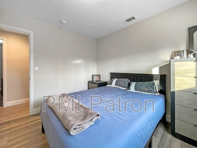 Building Photo - 6724 Sequoia Dr