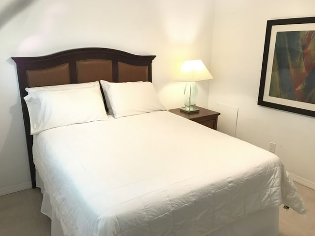 Building Photo - 3700-3700 Haines Rd N