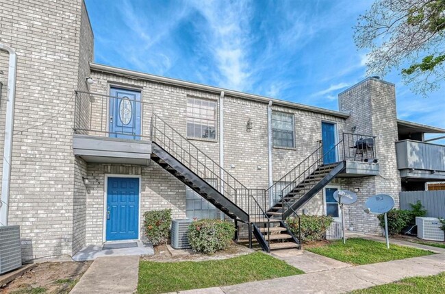 Building Photo - 9700 Leawood Blvd