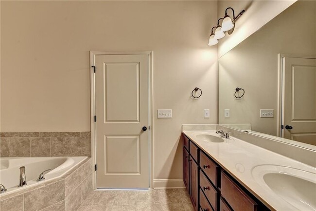 Building Photo - 2448 Tenor Ln