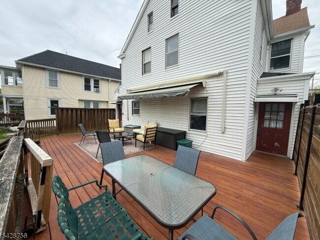 Building Photo - 23 E Hanover Ave
