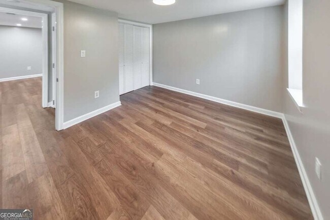 Building Photo - 33 Mchenry Dr SW